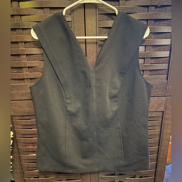 Akris Punto Tops - Akris Punto Black V-Neck Sleeveless Top